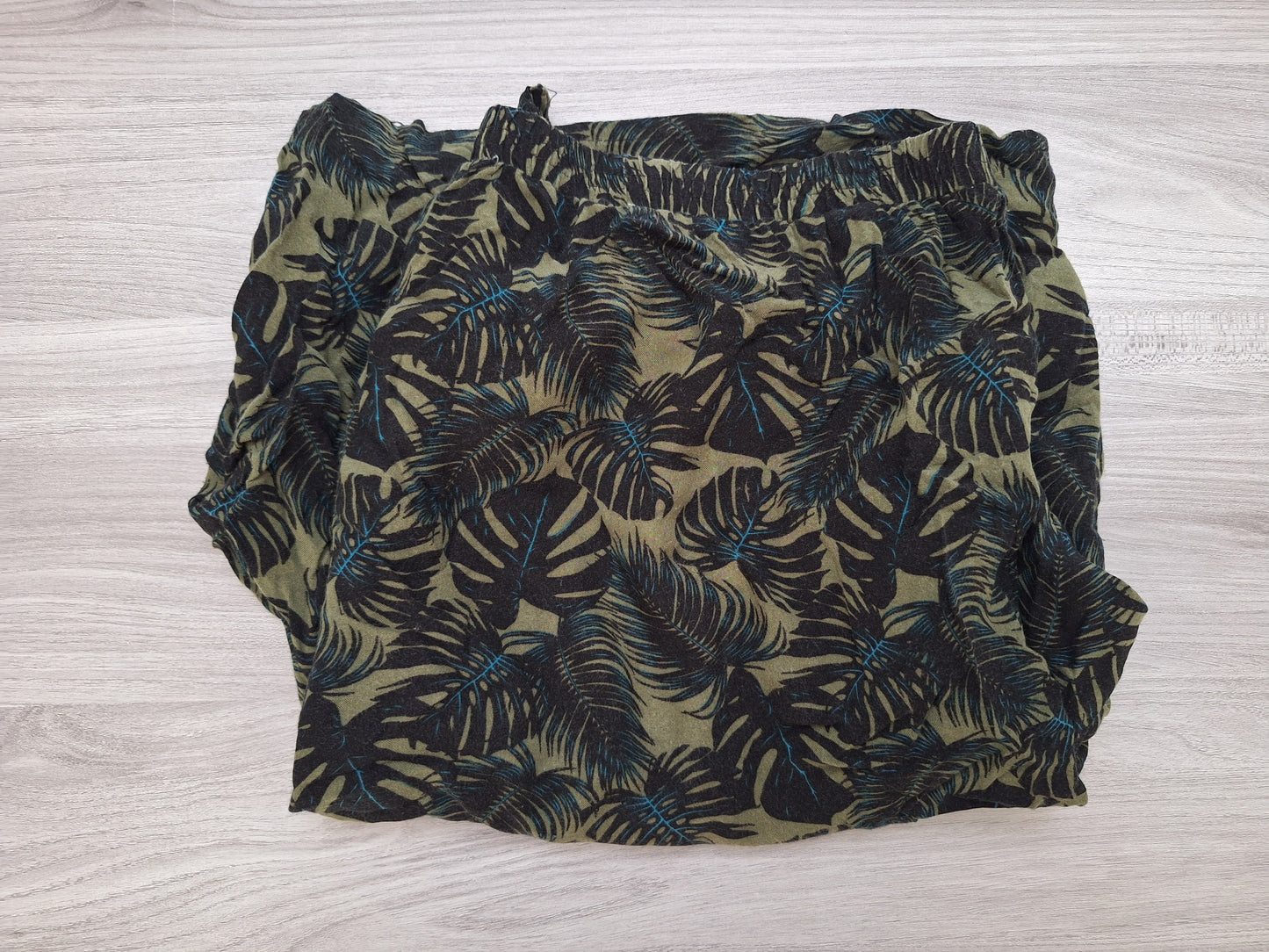 Janina Shorts Blättermuster 48