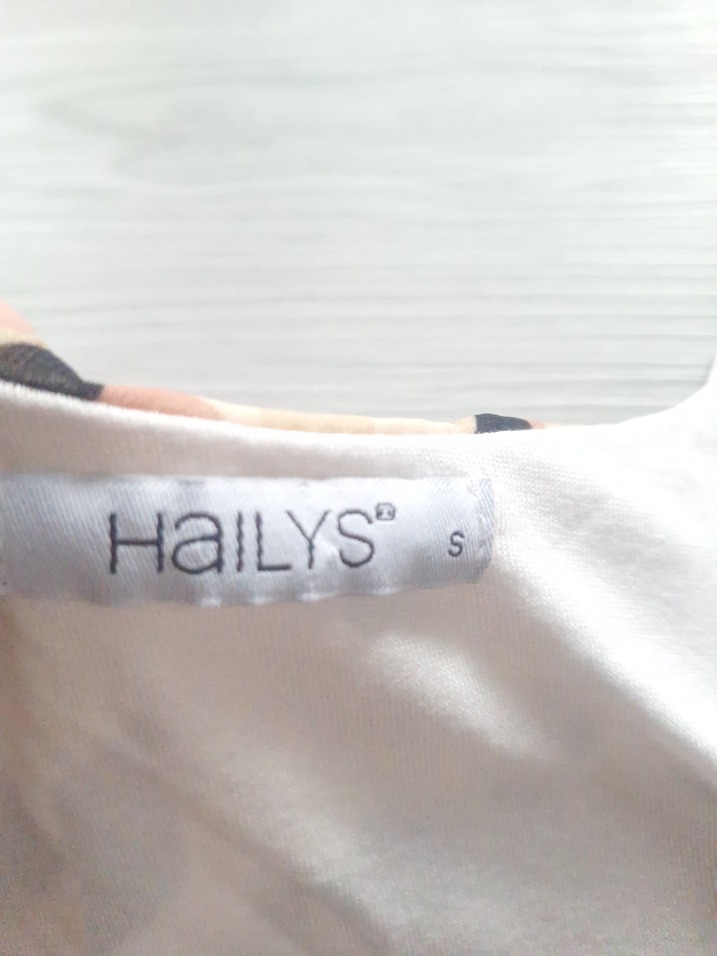 Hailys Blusentop Ballonsaum 36