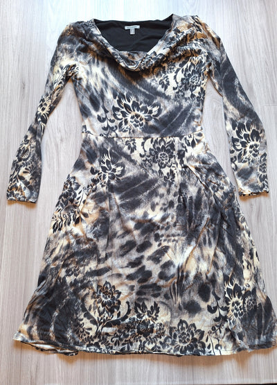 Bandolera Kleid Wasserfallausschnitt 38