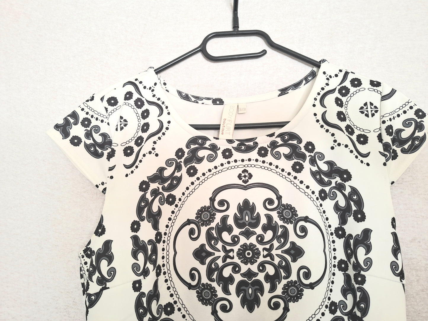 Bodyflirt Sommerkleid Ornamente 36/38