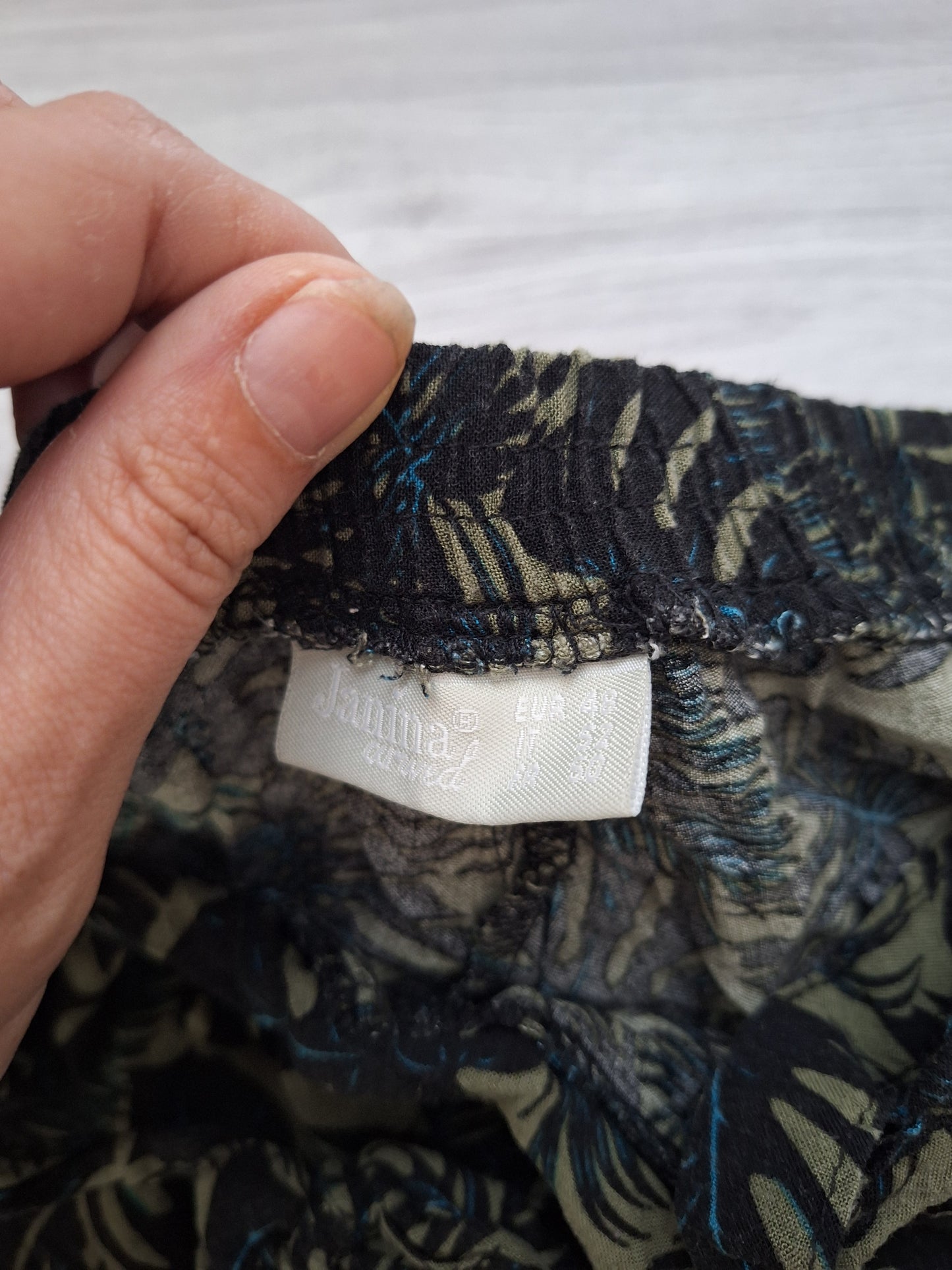Janina Shorts Blättermuster 48