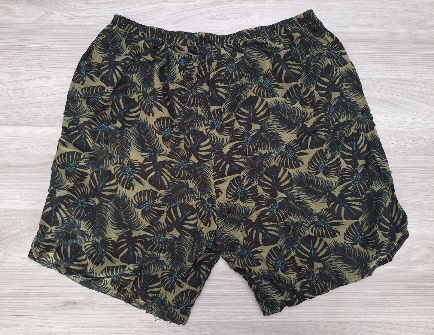 Janina Shorts Blättermuster 48