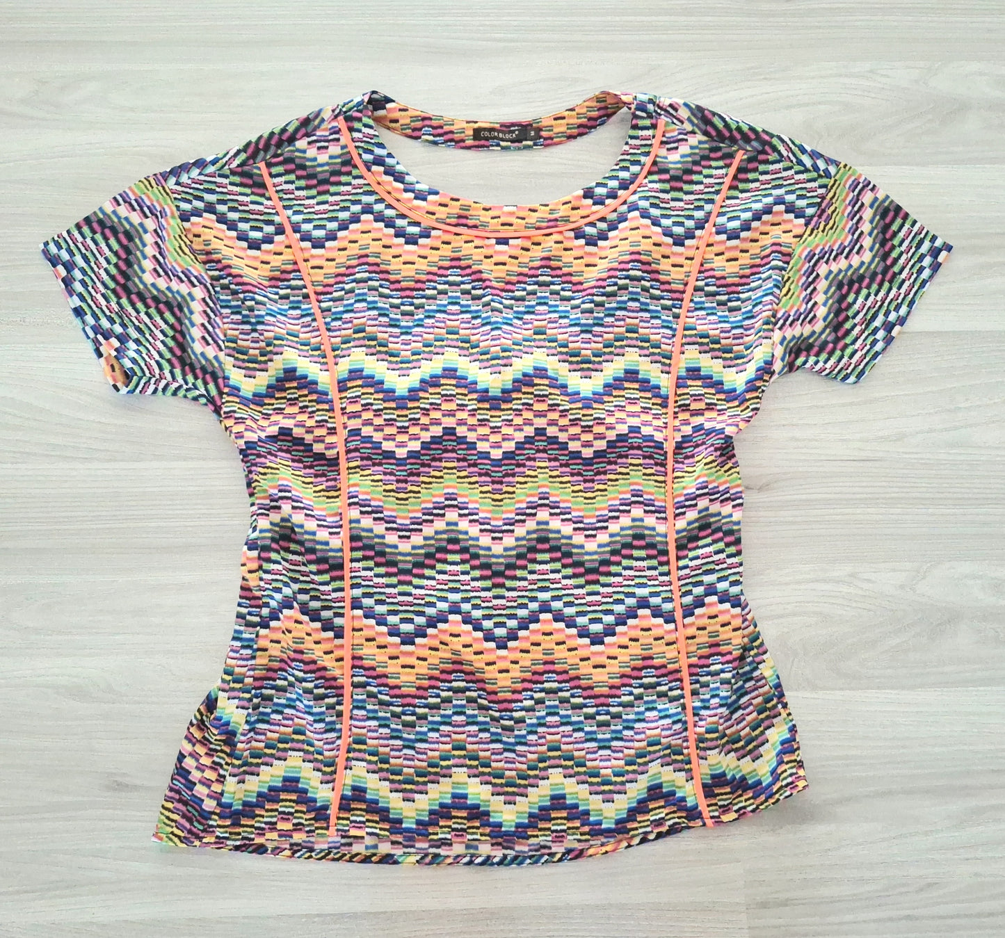 Colorblock Shirt Cut-Out Rücken 38