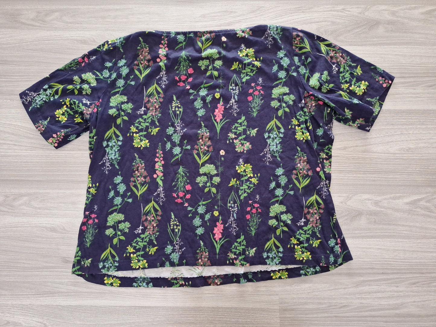 T-Shirt Blumenmuster 48