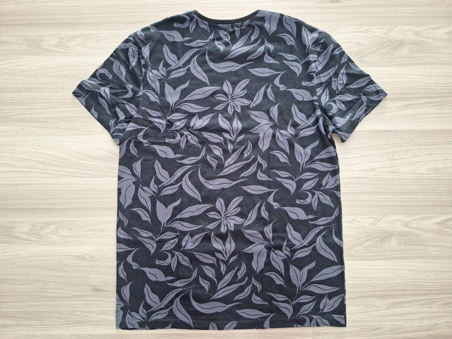 Identic T-Shirt Blätterprint M