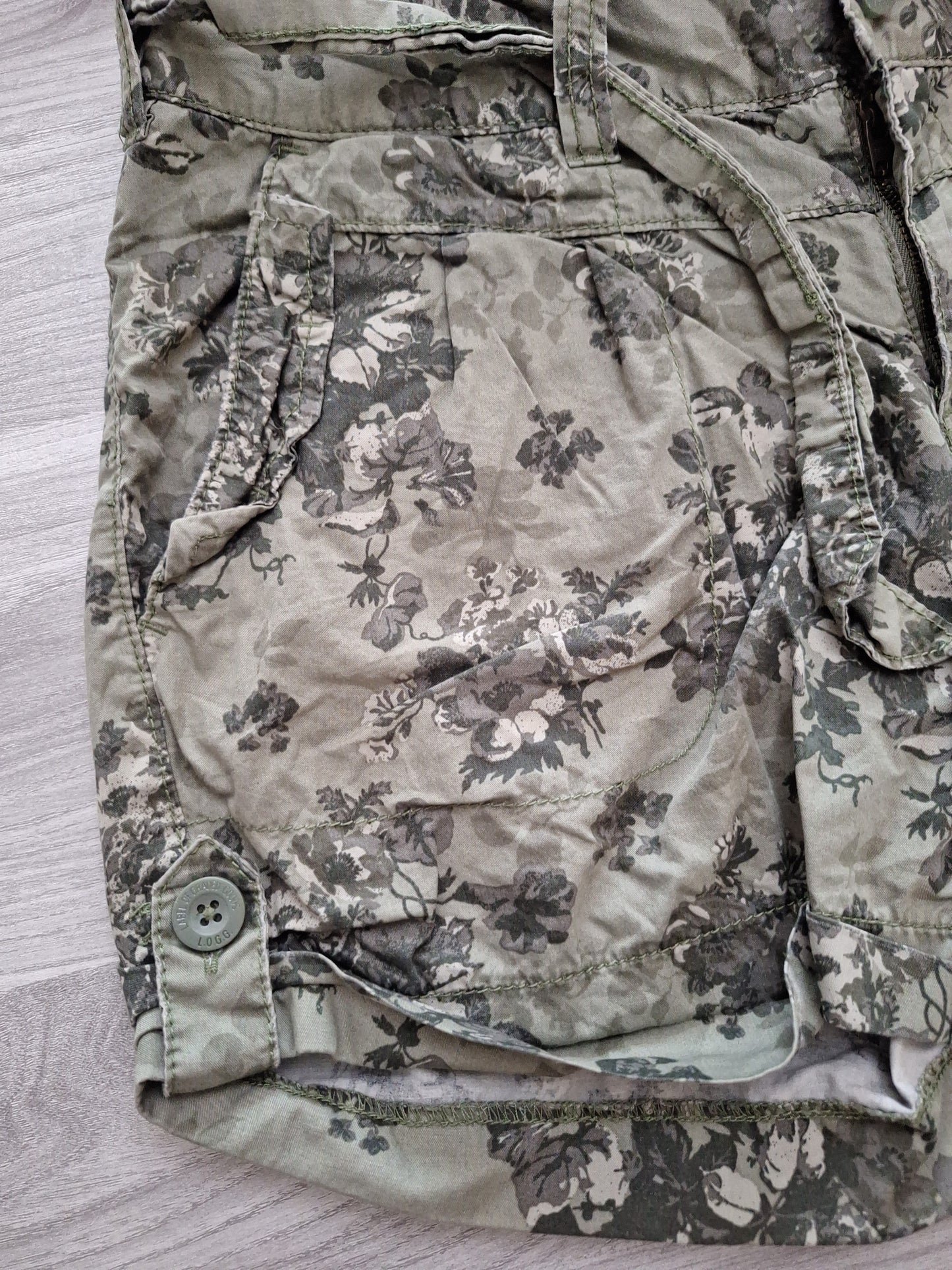 H&M Chino Shorts Floral 36