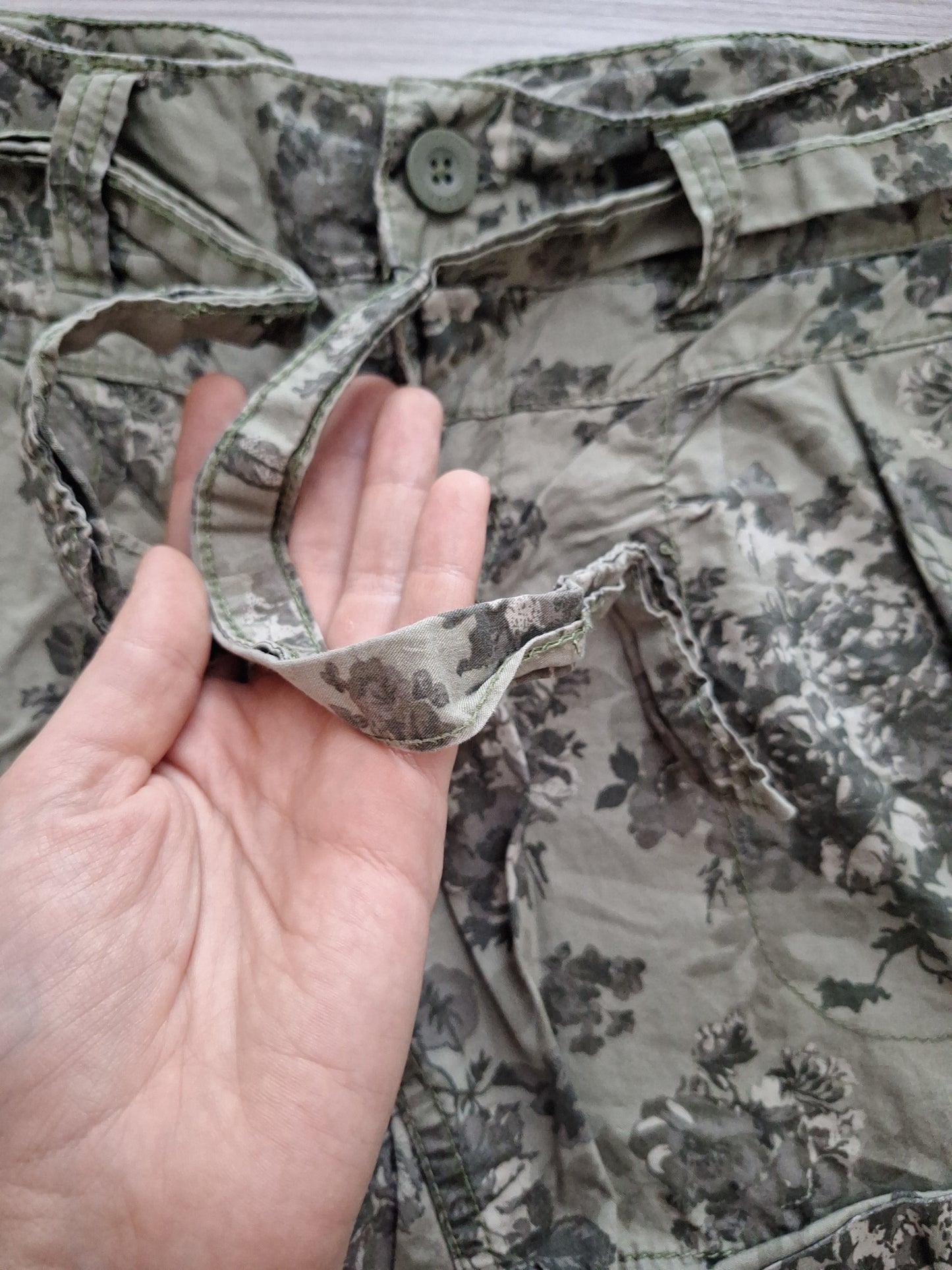 H&M Chino Shorts Floral 36