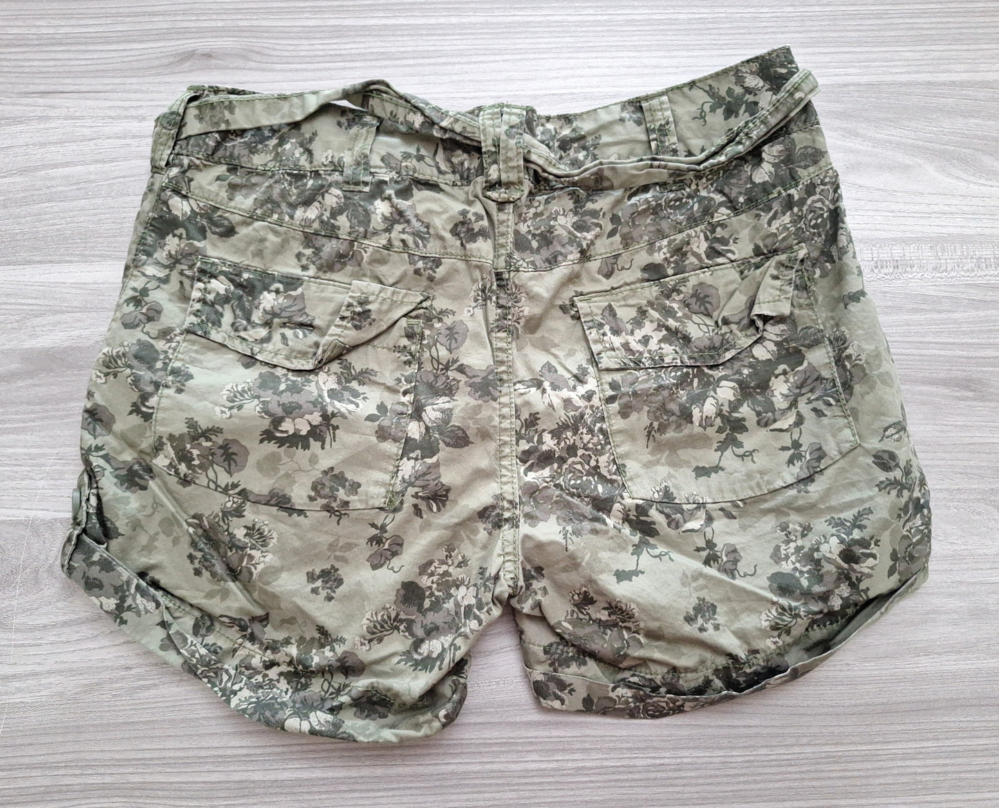 H&M Chino Shorts Floral 36