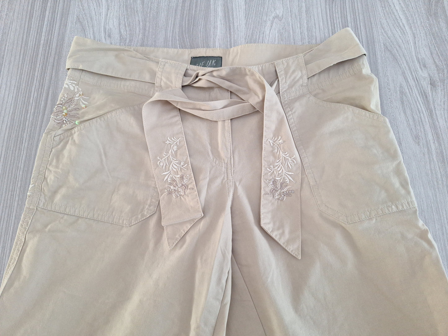 Cif UK Cargohose Stickerei 38