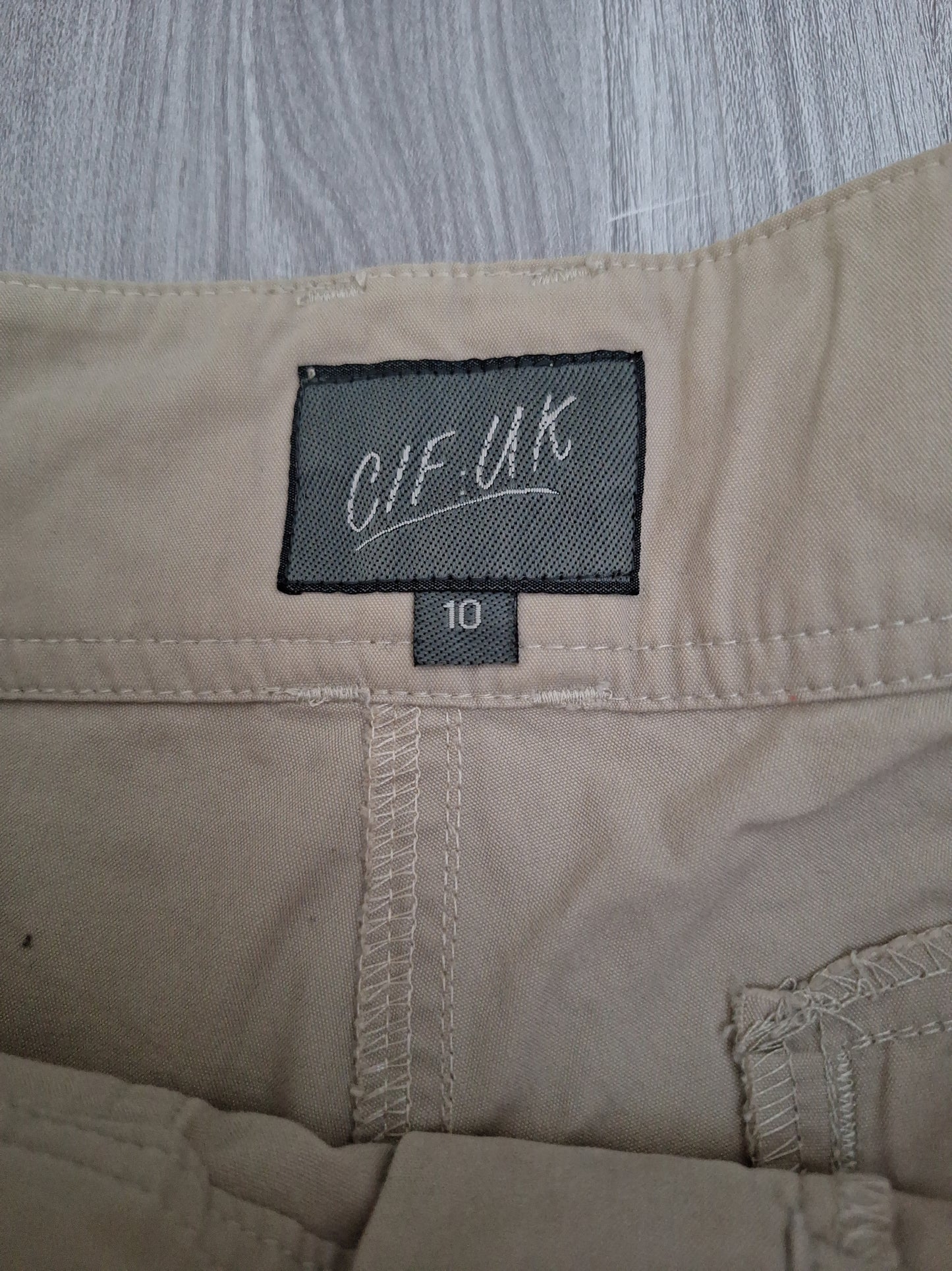 Cif UK Cargohose Stickerei 38