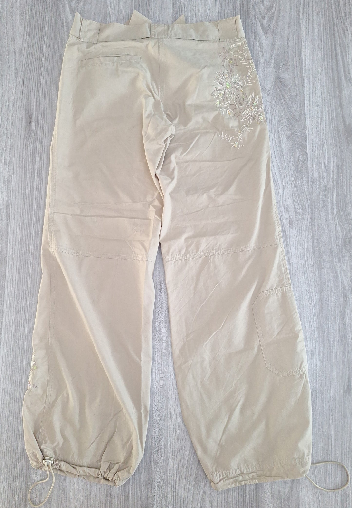 Cif UK Cargohose Stickerei 38