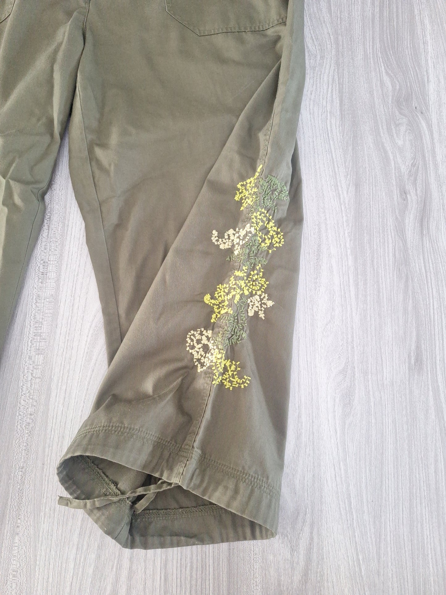 Casual Wear Cargohose Stickerei 44